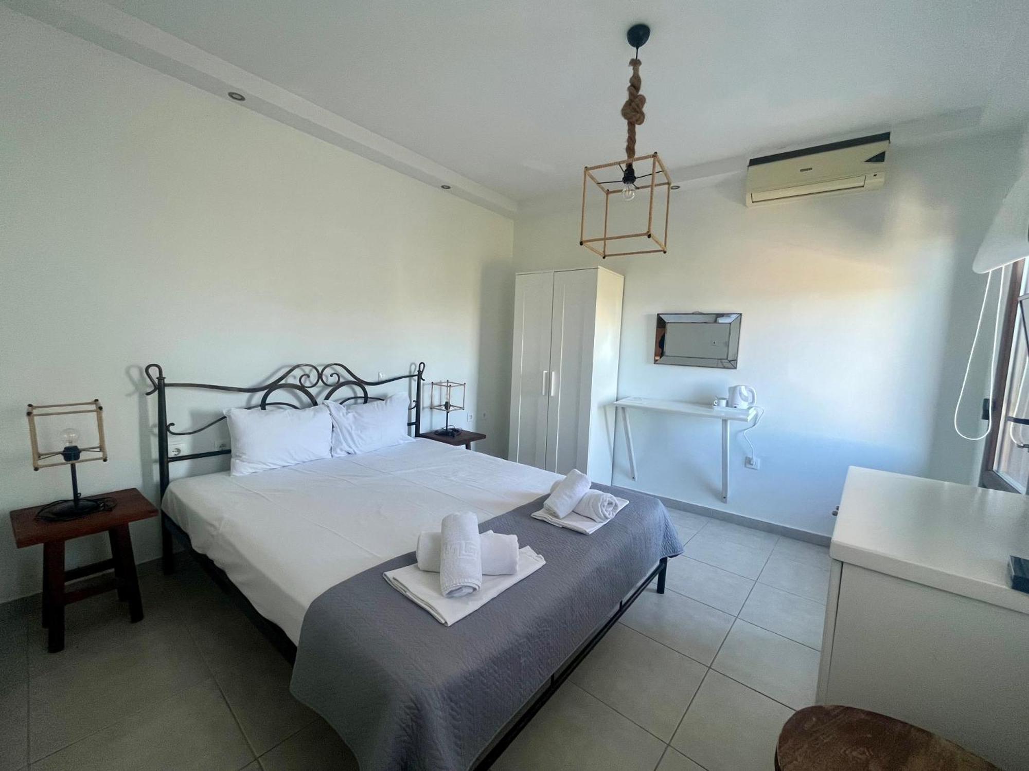 The Beach House - Apartments & Studios (Adults Only) Áfitosz Kültér fotó